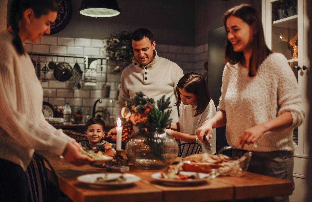 8 Ideas For Family Christmas Gifts UK 2025 | Experiencegift